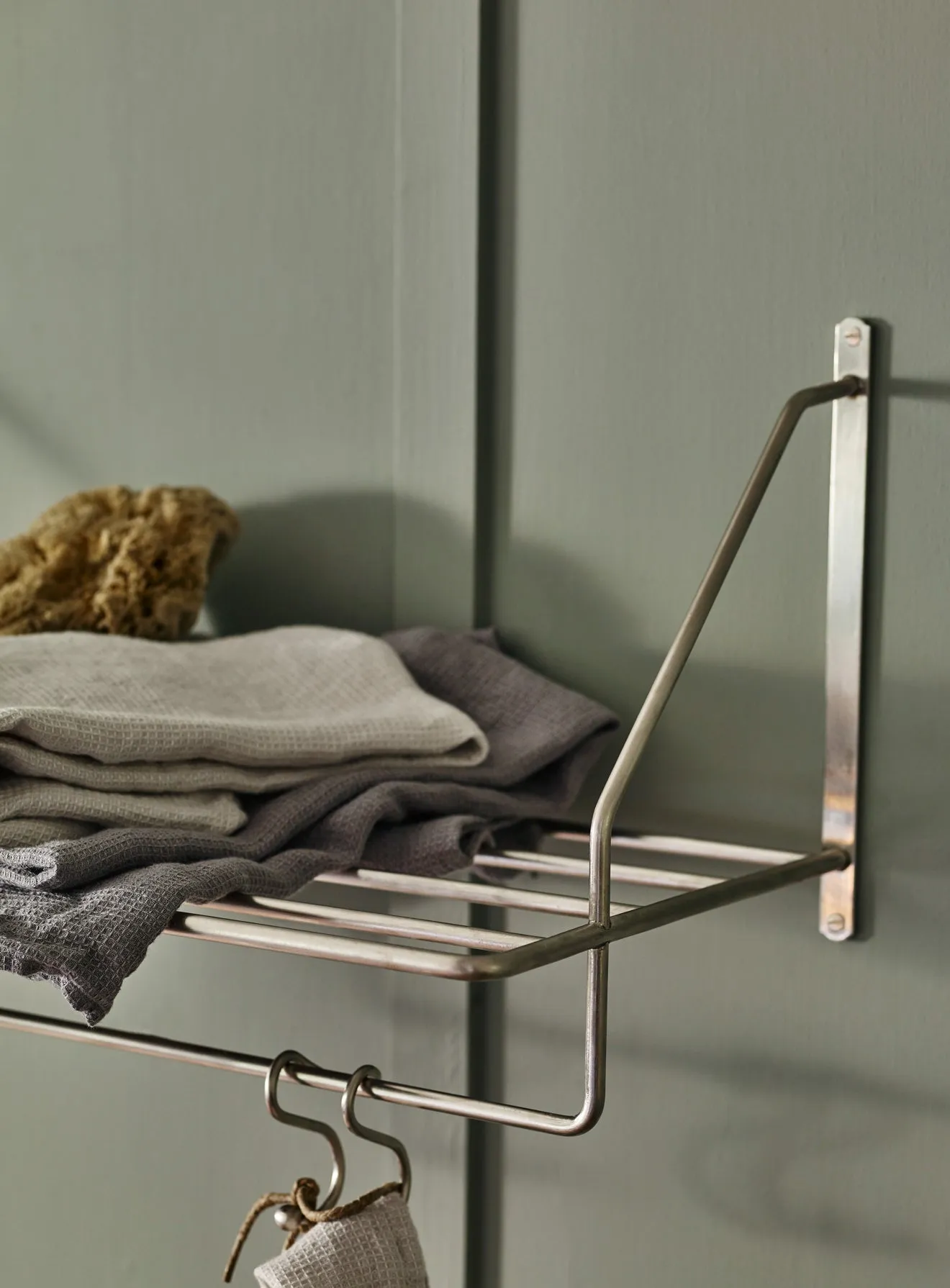 Bilton Towel Rack, Matt Nickel