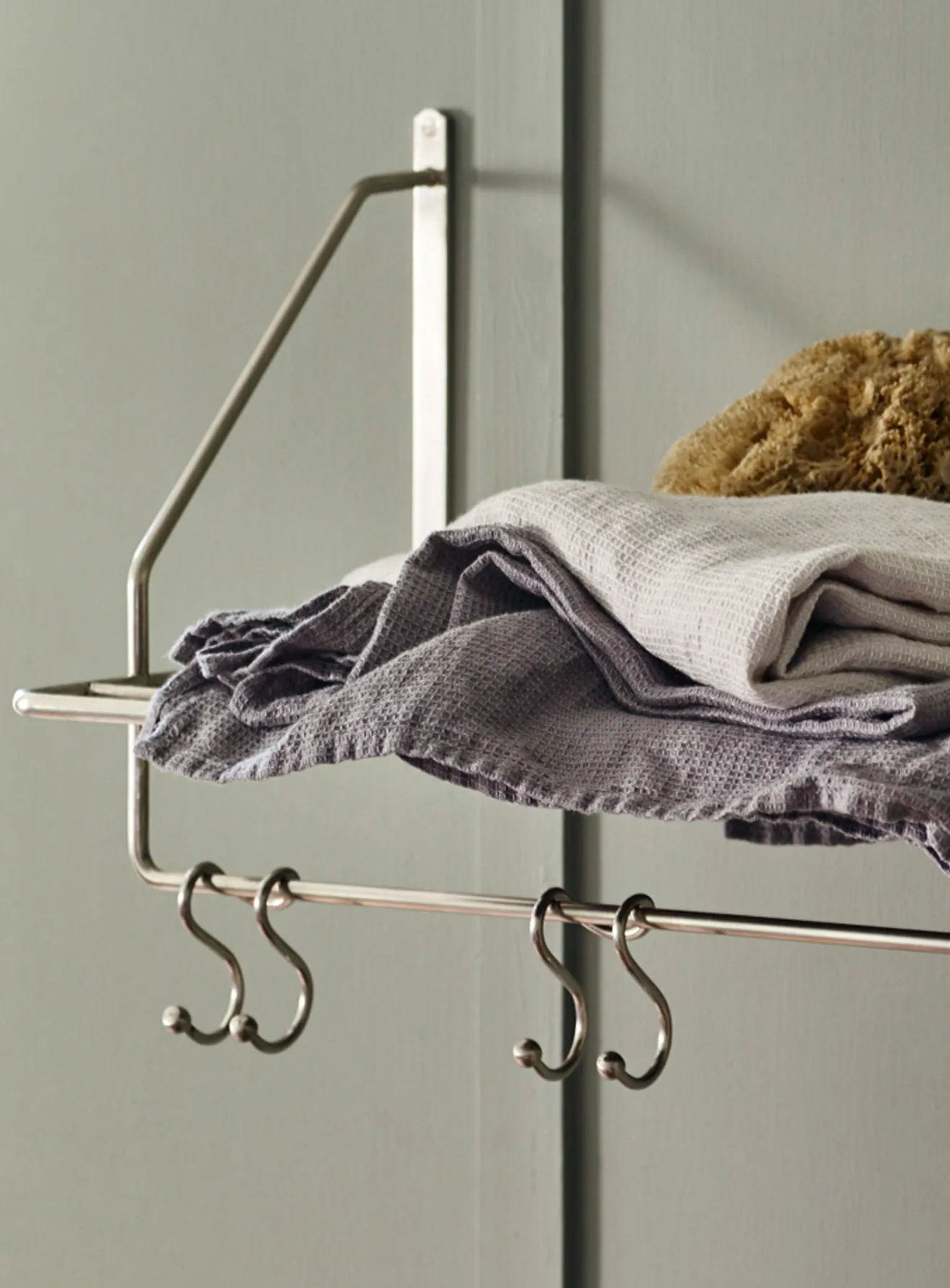 Bilton Towel Rack, Matt Nickel