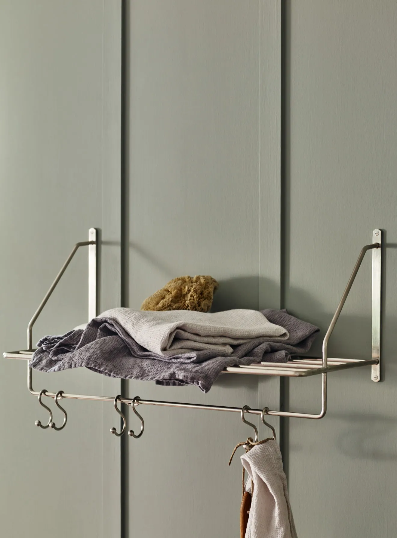 Bilton Towel Rack, Matt Nickel