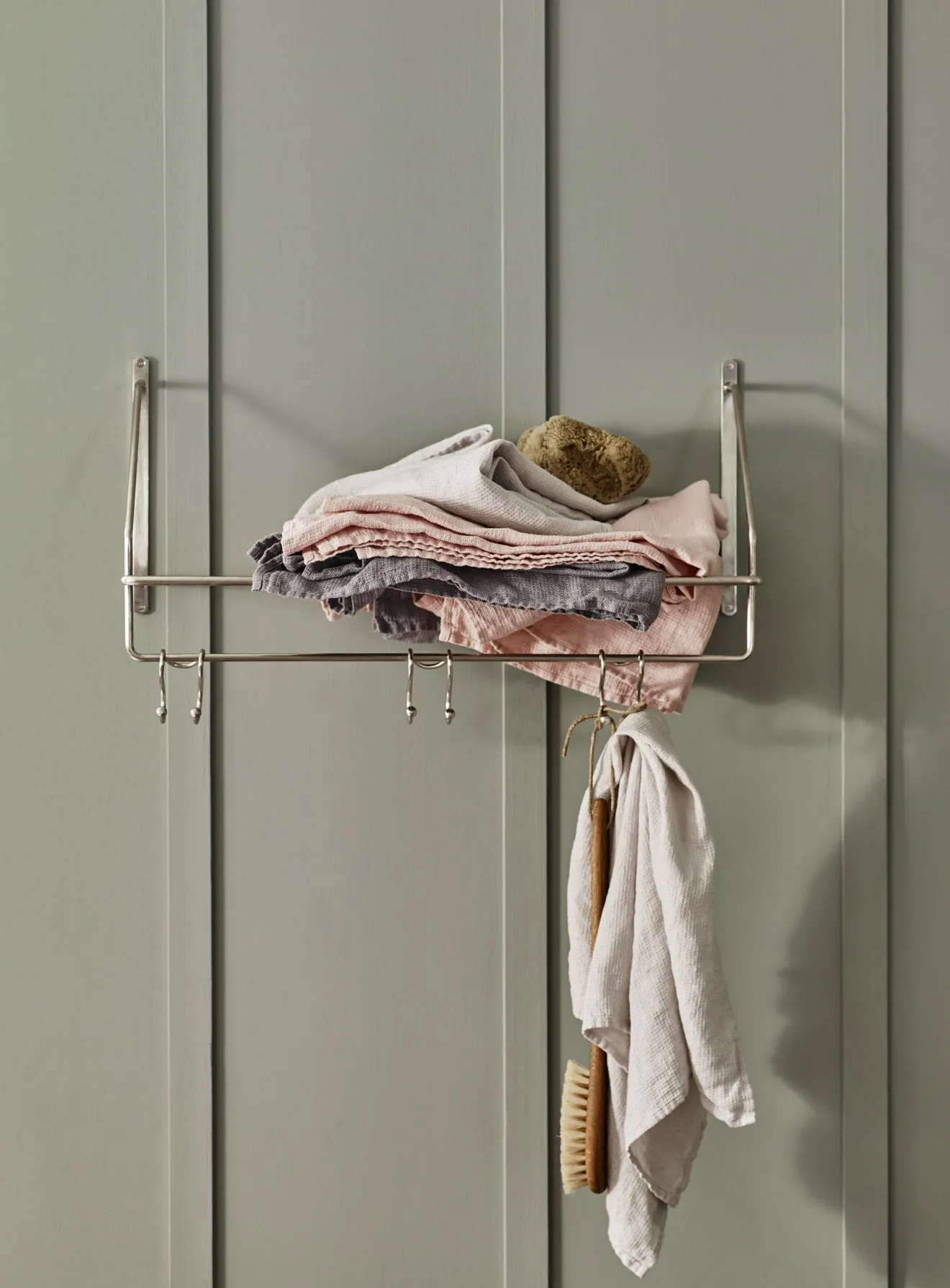 Bilton Towel Rack, Matt Nickel