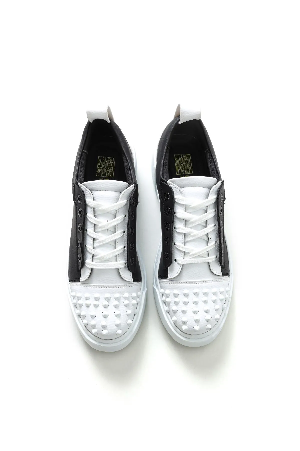 Black & White Sneaker CH169