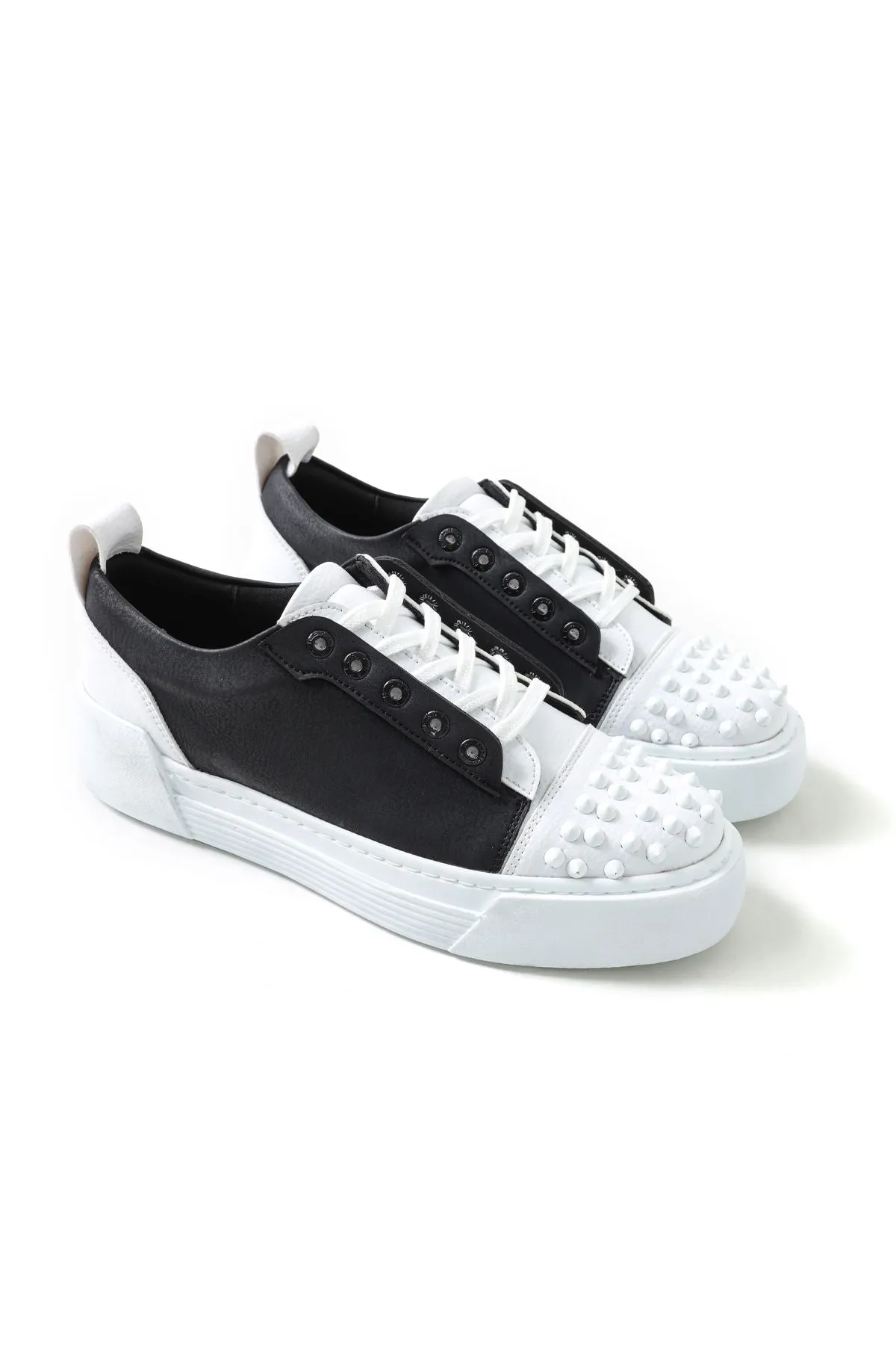 Black & White Sneaker CH169