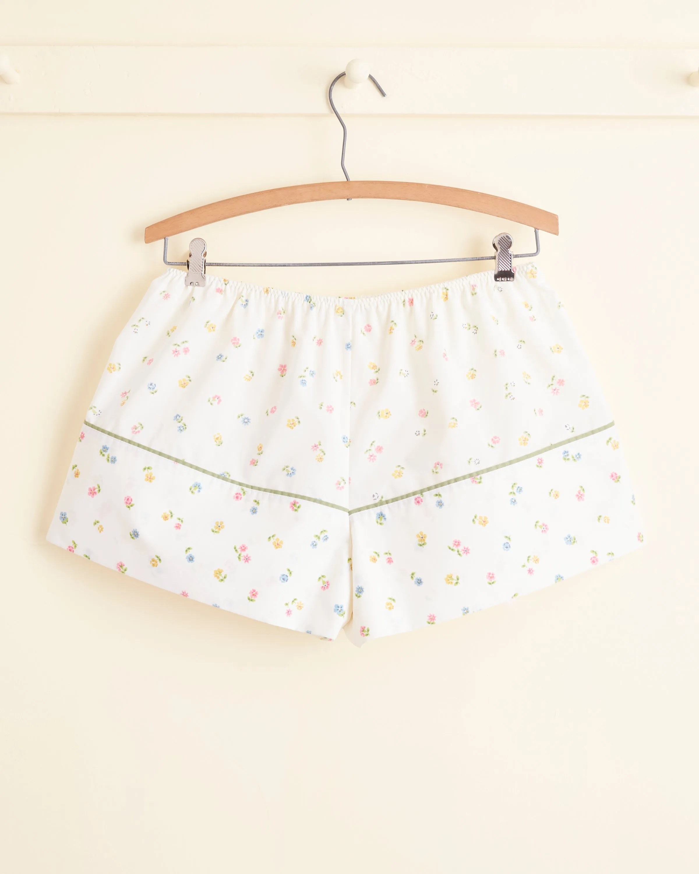 Daisy Scatter Shorts - M